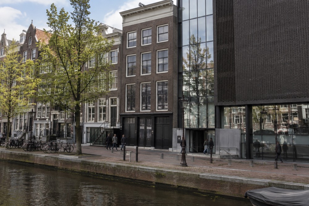The canal facade and gateway of the Anne Frank House museum on the Prinsengracht