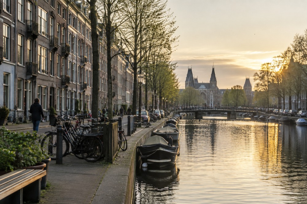 Late afternoon light on the buildings around De Pijp