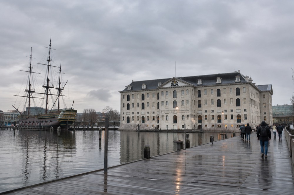 Late afternoon light on the buildings around Scheepvaartmuseum
