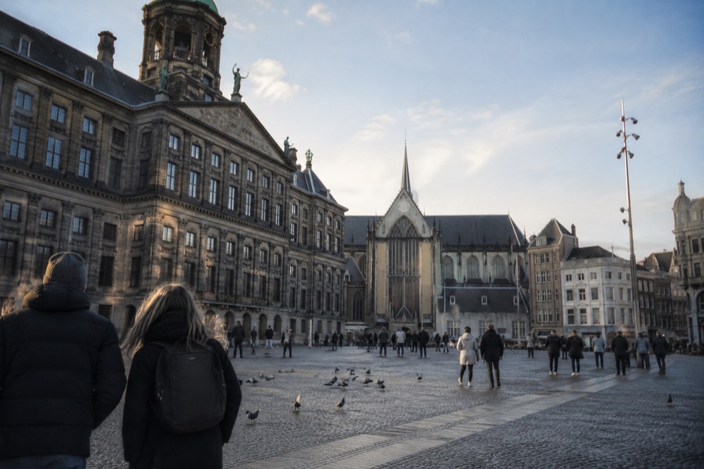 A narrow side street leading away from Dam Square