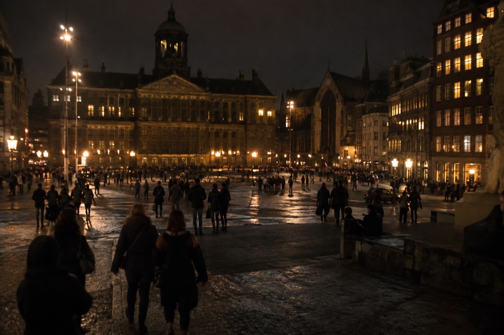 Centrum, De Wallen and the Jewish Quarter: Maximum Atmosphere, Minimum Sleep